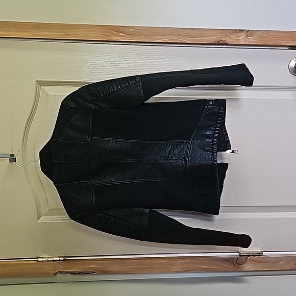 Vintage Guess Women's Jacket Small Black Faux Leather Full Zip Motorcycle Jacket - Picture 8 of 8